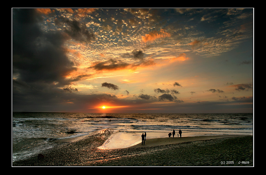 Northern sea. Sunset | shore, people, sea, dusk, waves