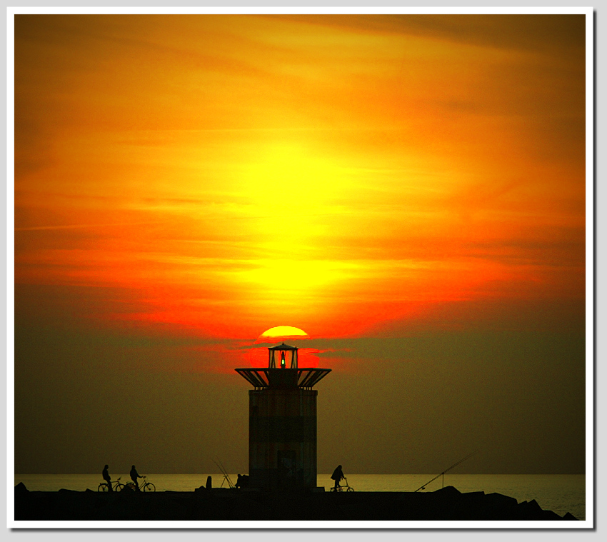 Sun | dusk, silhouette, sun, sea, people