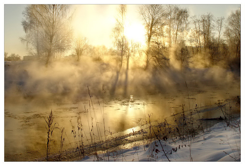 gold rhapsody on istra | river, fog, beams, light, snow