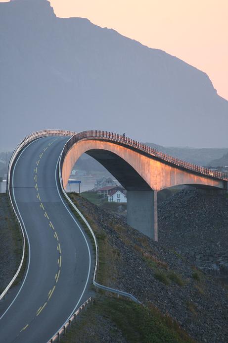 lateral wind  | embankment, mist, bridge, town