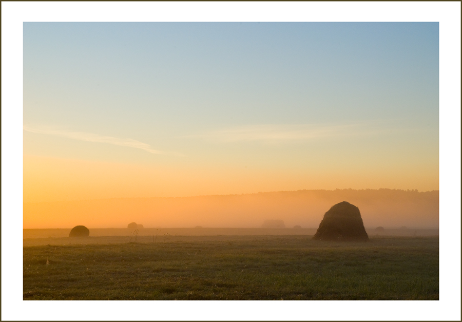 Morning in the field | field, hay, rick, morning, fog