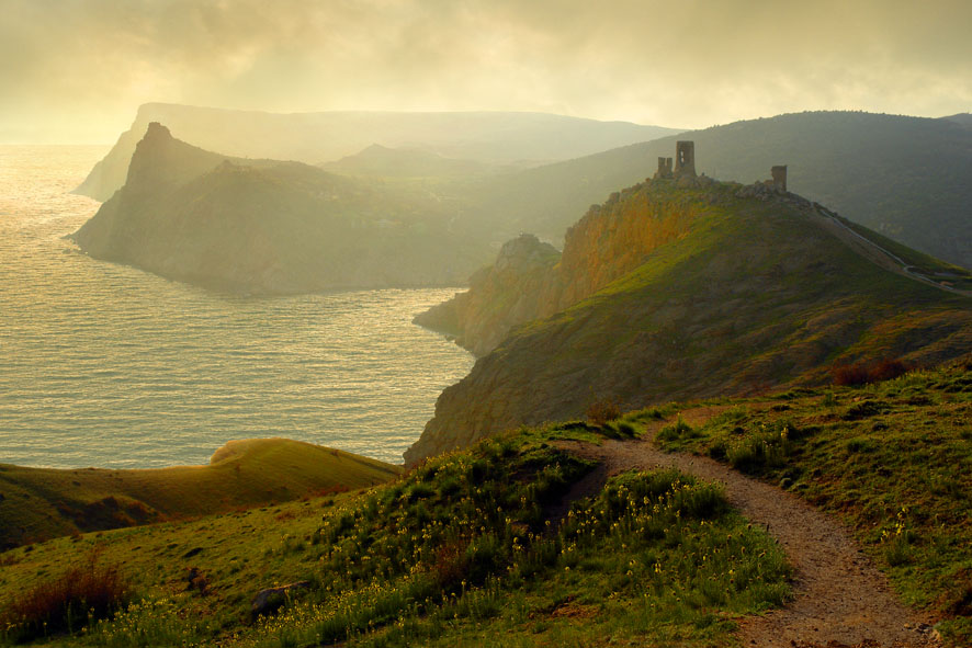 The Genoan Fortress | mist, field, panorama, sea, pathway