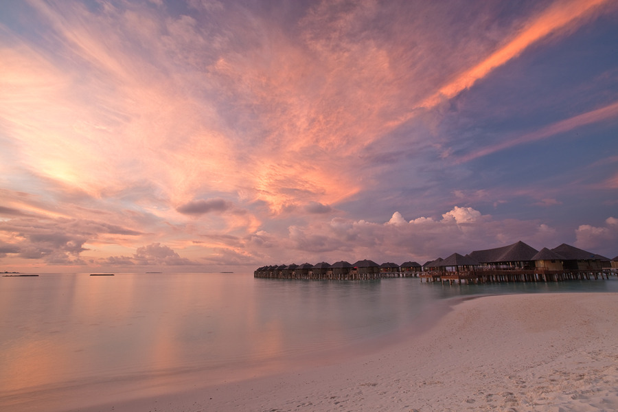 Pinkish dome of the sky | seashore, beach, sea, sunset, house