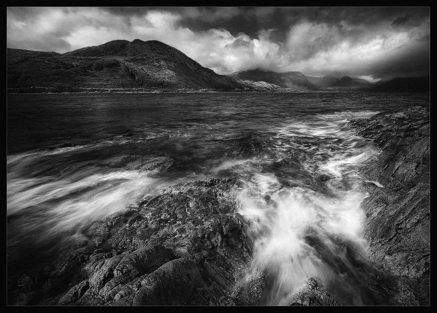 Norwegian autumn | sea, surf, black and white