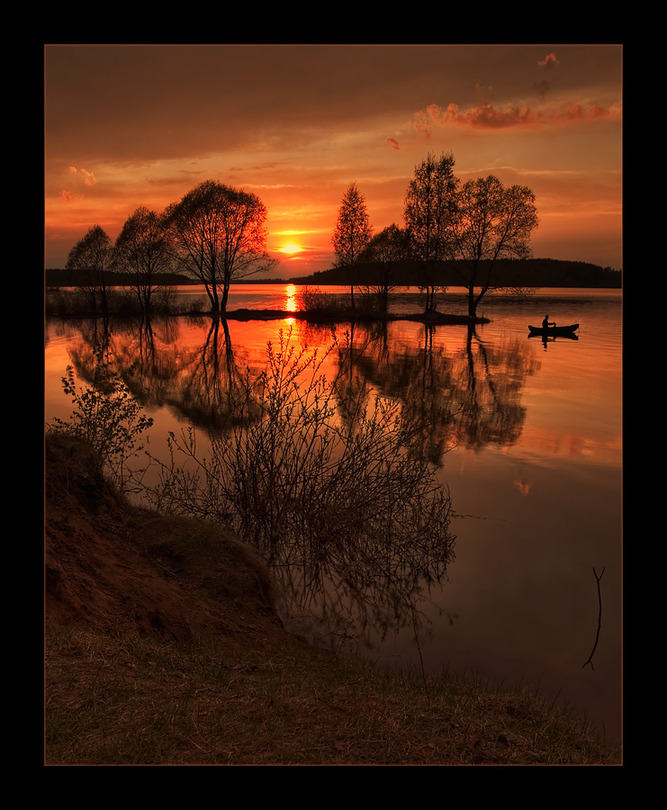 A little bush | boat, sunset, reflection, lake