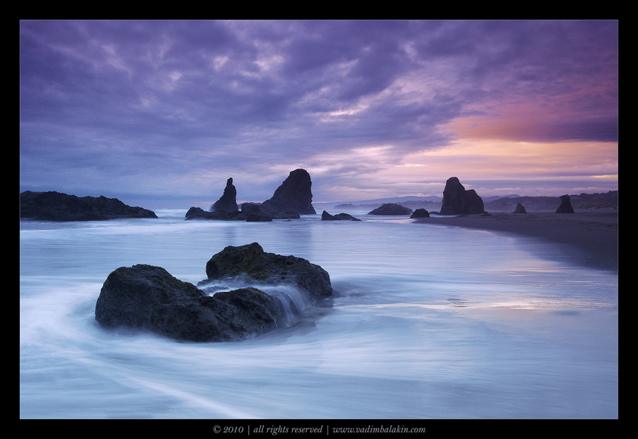 Bandon Rush | mist, rocks, sea