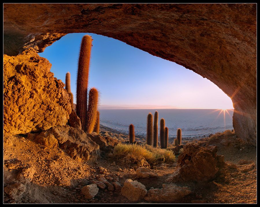 On the island of Pescado | rocks, colourful, beams