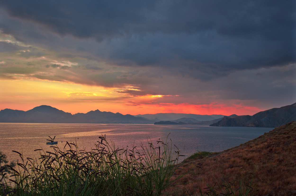 Sunset, Crimea | Crimea, sunset , sea , sky , scarlet, clouds , mountains , coast , boat, grass