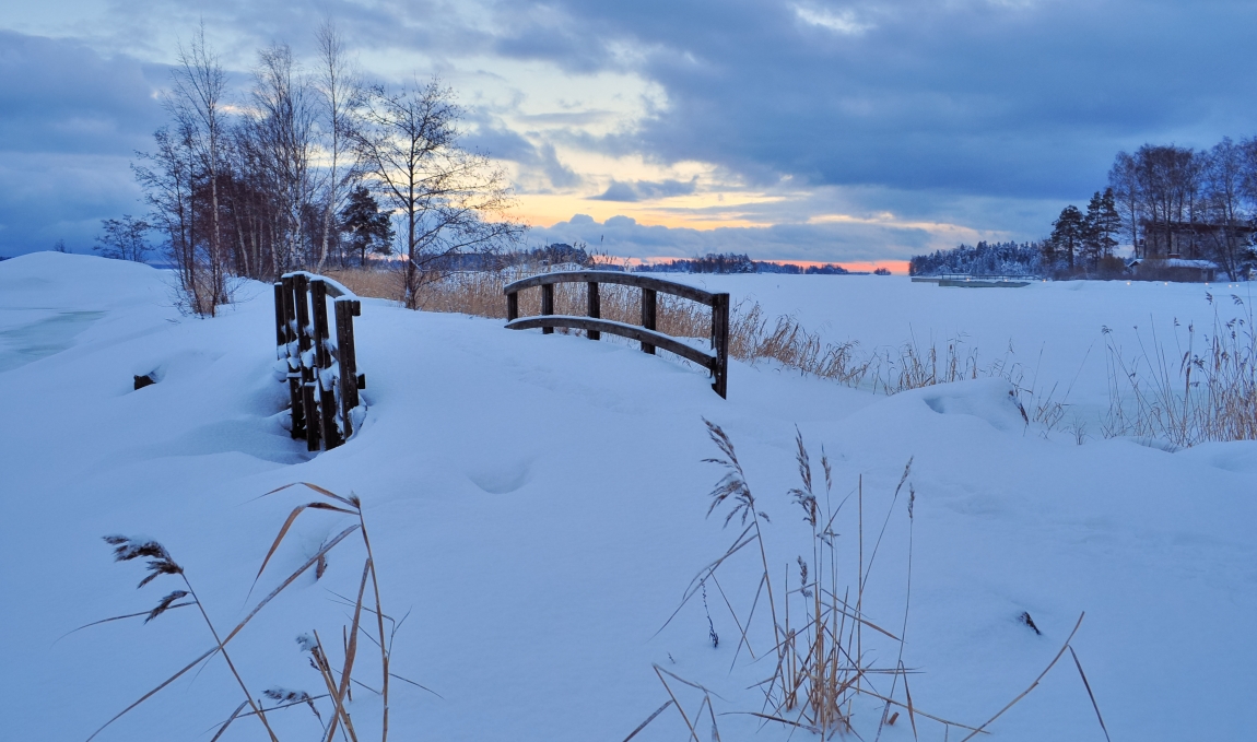 Faraway dawn | dawn, winter, snow, hay