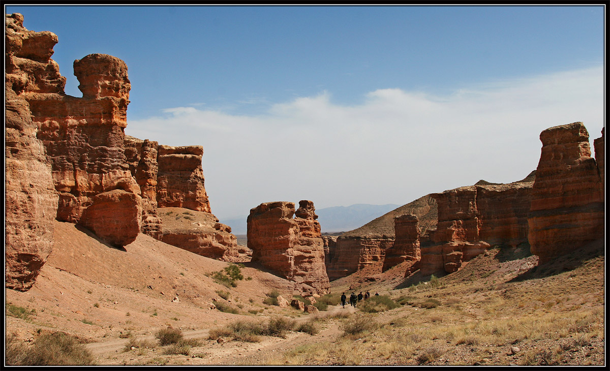 Sharyn Canyon, Kazakhstan | landscape, nature, Kazakhstan, sunny, day, Sharyn Canyon, people, canyon, dry grass, sedimentary