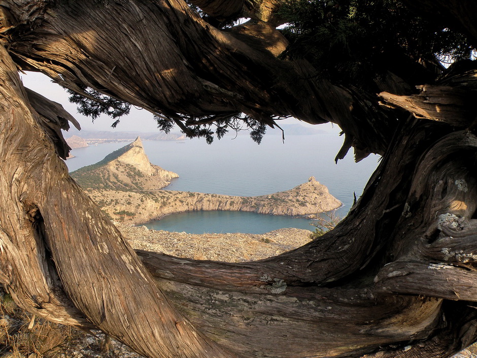 Hide-and-seek | cave, hill, sea, water