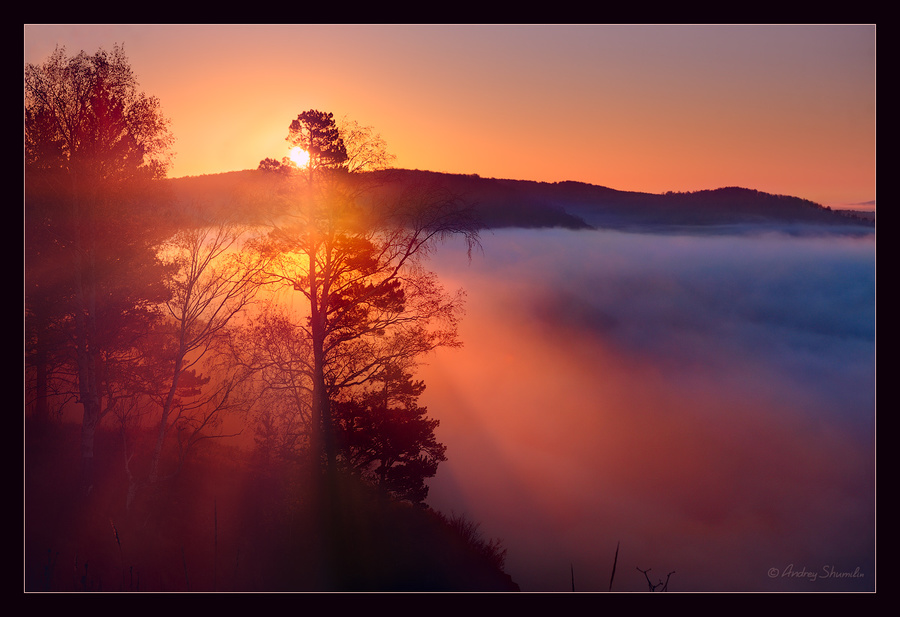 P;aying with light | sunbeam, mist, lake, dusk