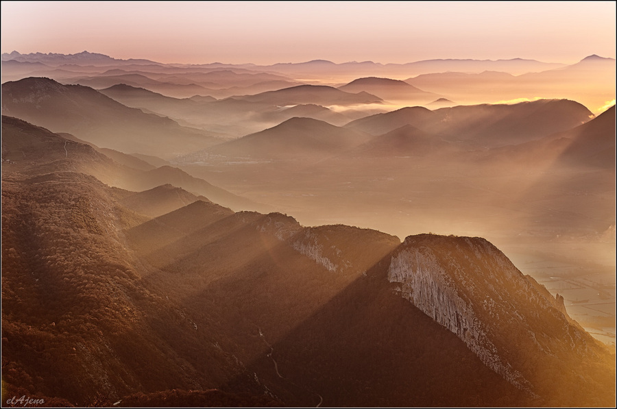 Landscape for meditation | skyline, mountains, haze, sunrise, sun