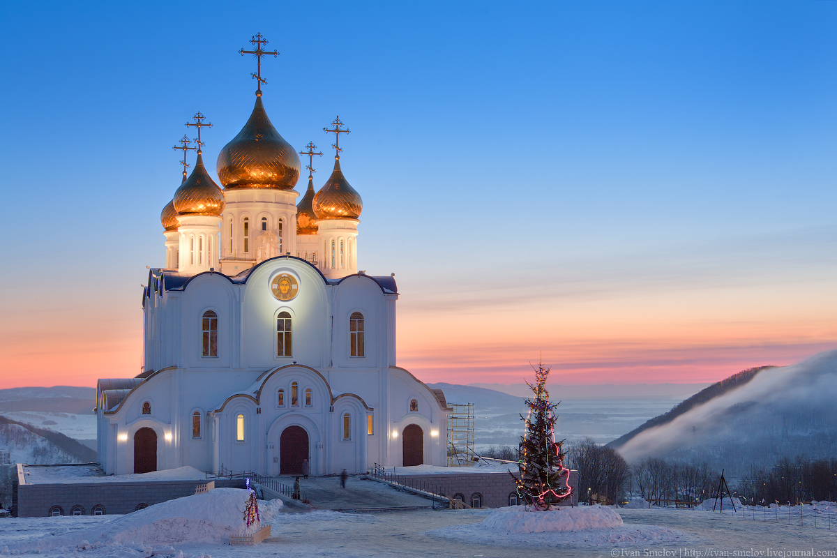 Meeting dawn near the church | church, cupola, winter, snow