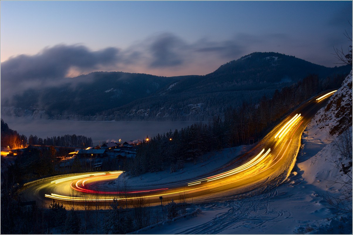 Vehicle steps in the dark between mountains | mountain, vehicle, dark