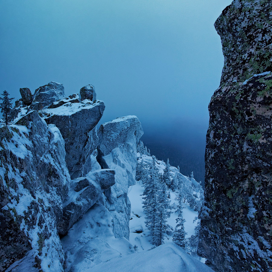 rock in snow | rock, snow