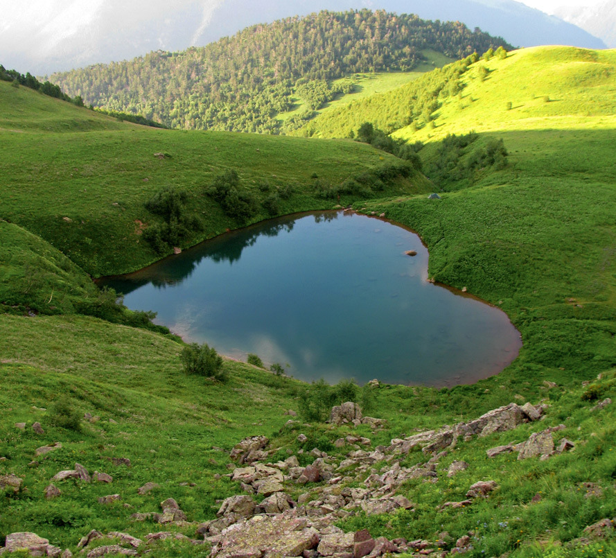 Arkhyz, lake in the form of a heart  | landscape, nature , lake, mountain, Arkhyz, grass, heart, sunny, stones, hills