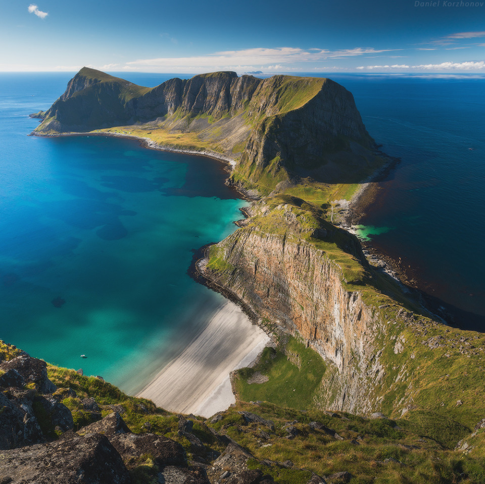 Vaeroy, Lofoten | Vaeroy, island, landscape, land, green, Lofoten, Norway, skyline, sea, clear